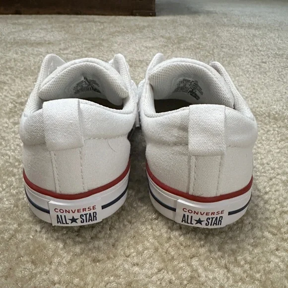 Converse Toddler Size 10 Low-Top Chucks - Picture 3 of 5
